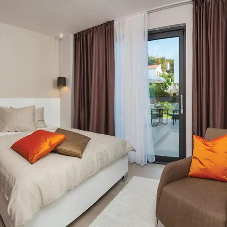 Luxurious In Okrug Gornji With Sauna Prázdninový dům *