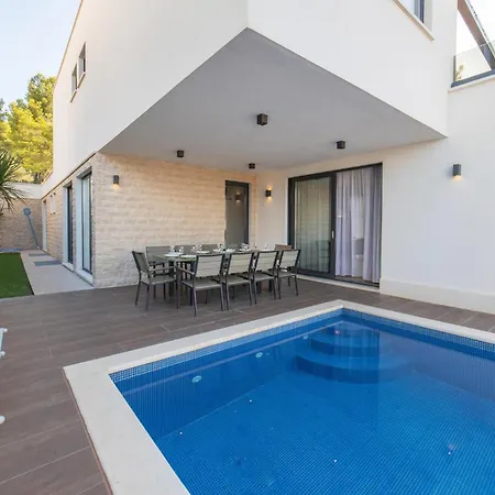 Prázdninový dům Luxurious In Okrug Gornji With Sauna *