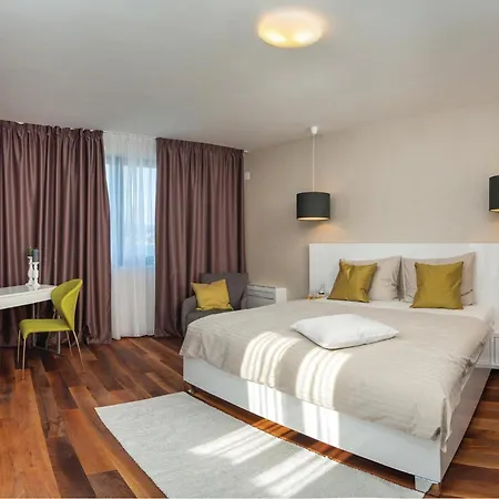 Ferienhaus Cozy Home In Okrug Gornji With Sauna *