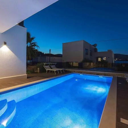 Luxurious In Okrug Gornji With Sauna * Trogir