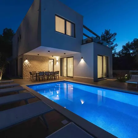 Ferienhaus Cozy Home In Okrug Gornji With Sauna Trogir