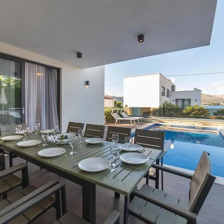 Luxurious In Okrug Gornji With Sauna Prázdninový dům Trogir