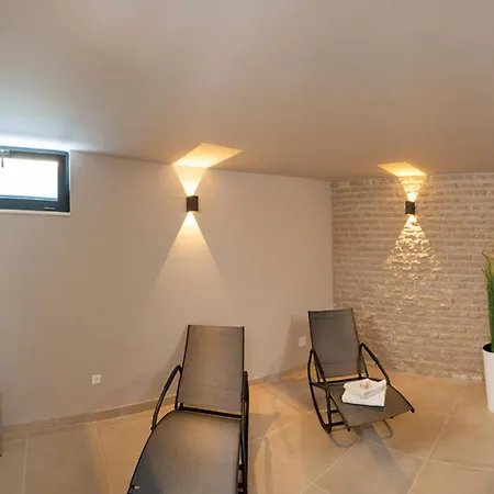 Prázdninový dům Luxurious In Okrug Gornji With Sauna